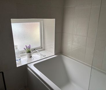 2 Bed Flat, Shooters Hill Road, SE3 - Photo 5