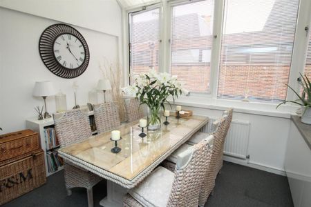 3 bedroom detached house to rent - Photo 3