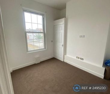 3 bedroom flat to rent - Photo 4