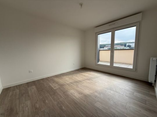 Location Appartement 3 pièces 66m² NOTRE DAME DE BONDEVILLE 76960 - Photo 1