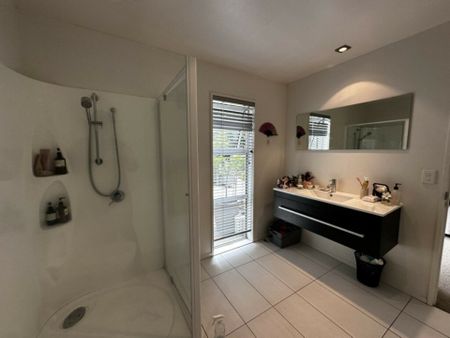 Simply stunning and super private - Photo 3