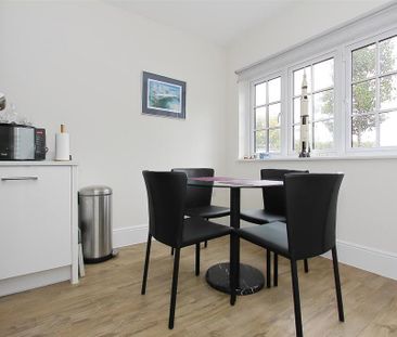 4 bedroom semi-detached house to rent - Photo 3