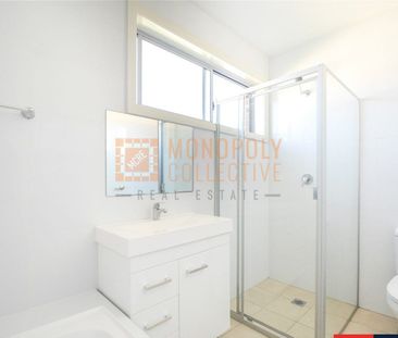 WELL MAINTAINED SPACIOUS MULTI-LEVEL TOWNHOUSE IN PERFECT LOCATION - Photo 6