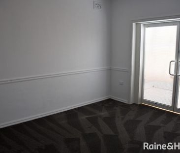 LUXURIOUS TURVEY PARK APARTMENT - Photo 5