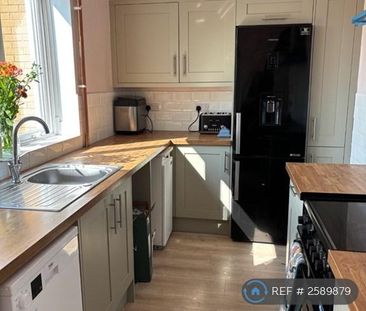 3 bedroom semi-detached house to rent - Photo 2