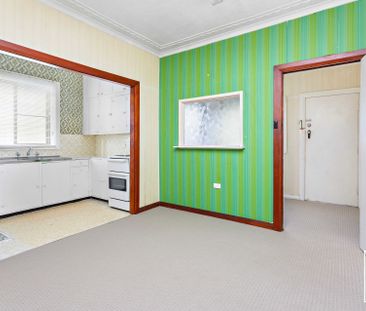 Charming Three Bedroom Home In Central Location - Photo 6