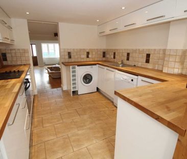 2 bed Terraced for rent - Photo 6