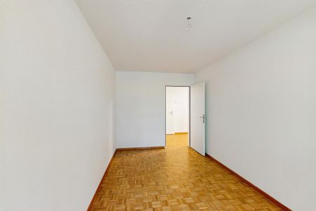 Modern wohnen in Schwerzenbach – frisch saniert & bestens angebunden! - Photo 3