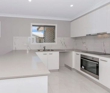 2 BEDROOM UNIT IN THE HEART OF ROSSLEA - Photo 3