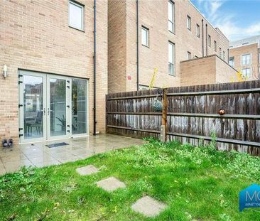 Edgecumbe Avenue, London, NW9 - Photo 6