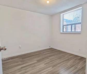 2-Bedroom Apt Available January 1st (Gerrard & Broadview) - Photo 4