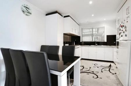 LOVELY 3 BEDROOM HOME - Photo 3