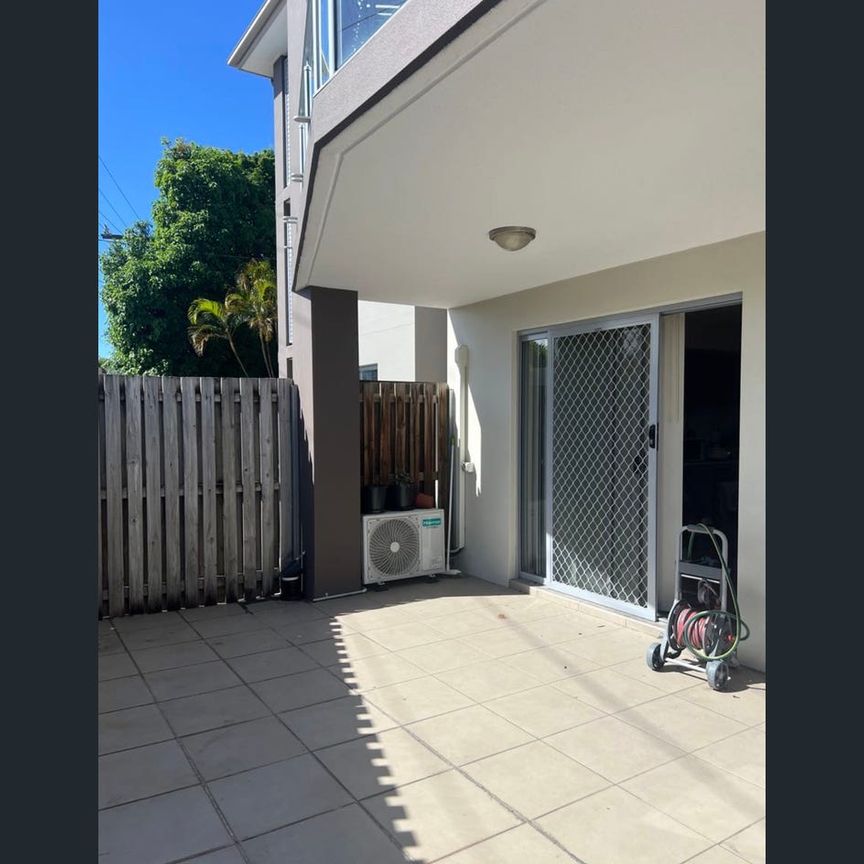 One Bedroom Unit with Private Courtyard - Photo 1