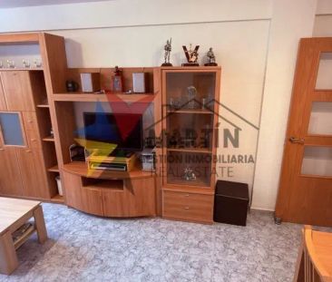 Alquiler de piso en Calle Ingeniero la Cierva - Photo 1