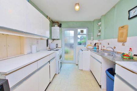 4 bedroom semi-detached house to rent - Photo 4