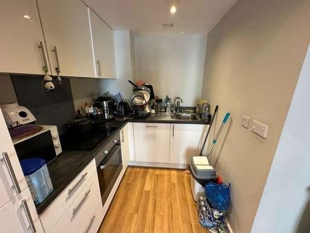 Slough, Berkshire, SL1 - Photo 3