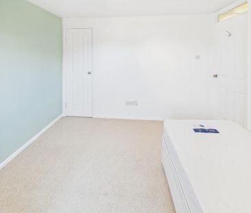 4 bedroom semi-detached house to rent - Photo 4