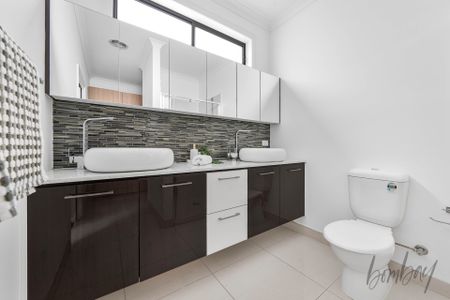 Spacious Family Home for Lease in Prime Craigieburn Location - Photo 4
