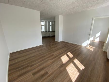 Total nyrenoveret 2 værelses lejlighed.. - Photo 3