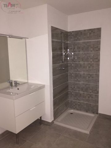 Location Appartement 2 pièces 42m² SETE 34200 - Photo 3