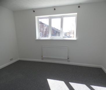 2 bedroom semi-detached house to rent - Photo 2