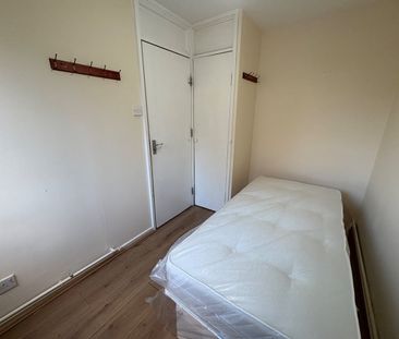 Room in a Shared Flat, Silver Street, N18 - Photo 3