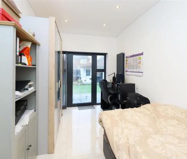 4 bedroom end of terrace house to rent - Photo 4