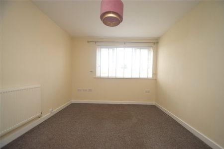 3 bed terraced house to rent in Eastway, Scarborough, YO11 - Photo 2
