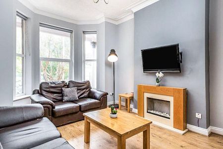 4 bedroom flat to rent - Photo 3