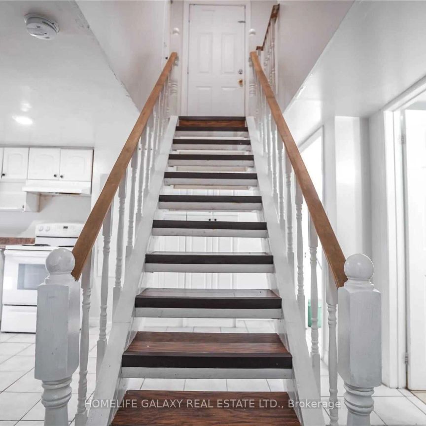 Detached Home For Lease | E8430244 - Photo 1