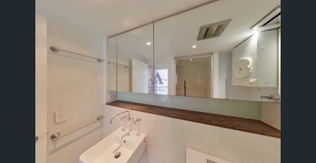 Spacious 2 bedroom apartment with study area plus parking in Alexandria - Photo 5