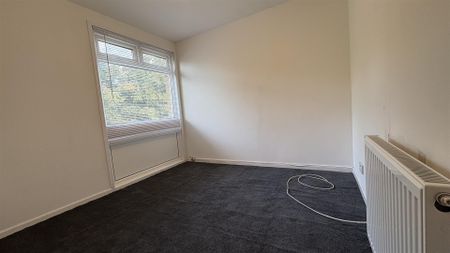 To Let - Photo 3