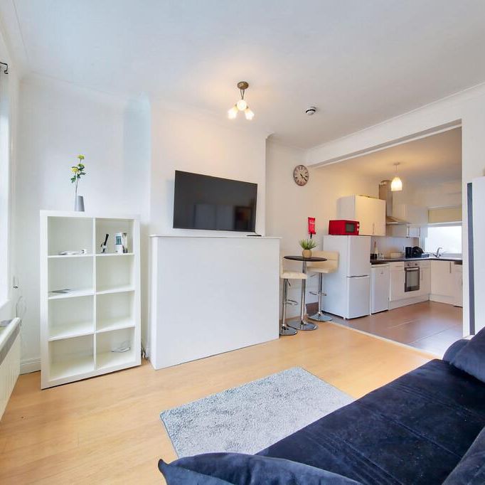 Studio to rent - Photo 1