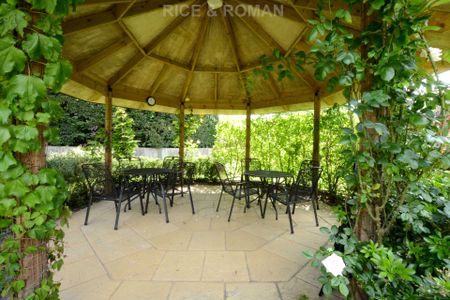 2 Bedroom Apartment, Cobham Grange – Cobham - Photo 5