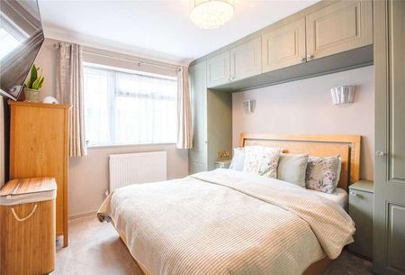 Canvey Road, Leigh-on-sea, Essex, SS9 - Photo 2