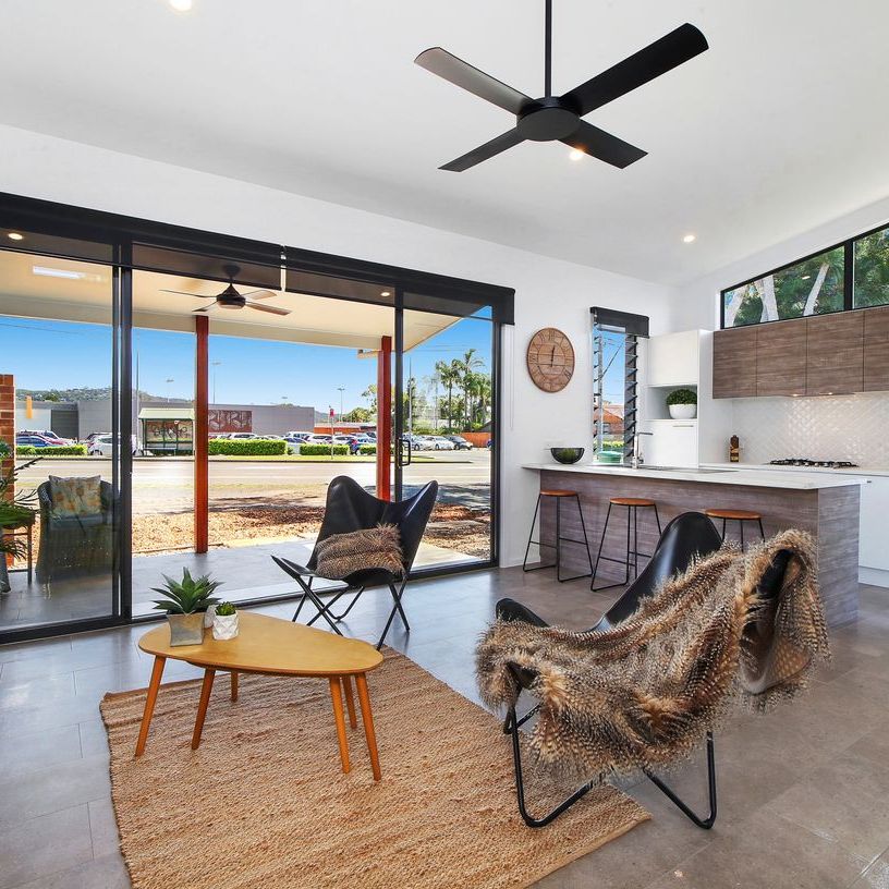 MODERN LIVING - Photo 1