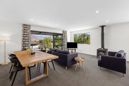 Minaret Ridge Family Home - Photo 4