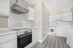 High Road, N12, London - Photo 1