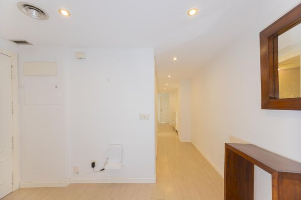 Double Room with Balcony in Valencia - Photo 1