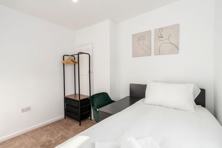 3 Bed Terraced House, Woodside Road, NG9 - Photo 4