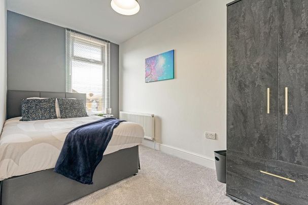 Mixed use to rent - Photo 1