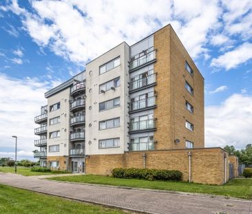Flat to rent - Defence Close, London, SE28 - Photo 1