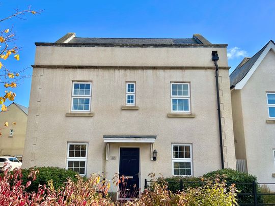 4 bedroom Four Bedroom Detached Property to rent - Photo 1