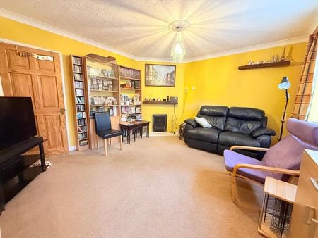 3 bedroom semi-detached house to rent - Photo 2