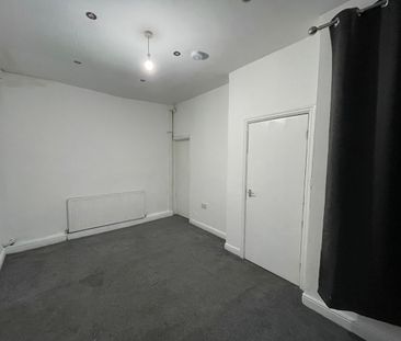 4 Bed Terraced House, Strathmore View, LS9 - Photo 1