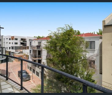 Two Storey, New York Style Apartment - Photo 6