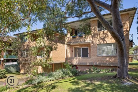 Modern 2-Bedroom Unit in Prime Location – Walk to Station, Shops & Schools - Photo 4