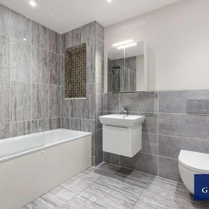 Swakeleys Road, Uxbridge, UB10 - Photo 2