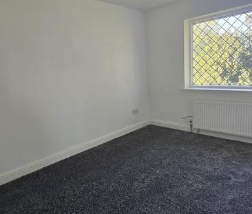 3 bedroom end of terrace house to rent - Photo 2