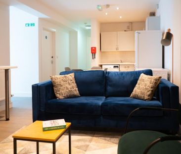 1 bedroom in a house share to rent - Photo 2